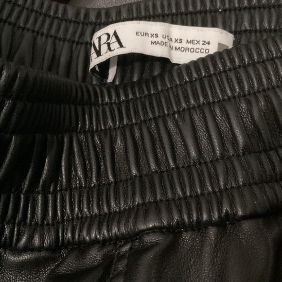 BLOGGERS FAVE Zara Vegan Black Faux Leather Cargo Pants Size X-Small - Picture 4 of 5